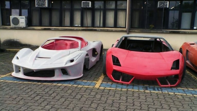 Rodina si privyrábala výrobou falošných Lamborghini a Ferrari (VIDEO)