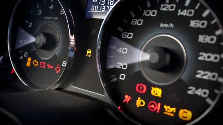 AUTO KVÍZ: Vieš čo znamenajú tieto kontrolky na palubnej doske?