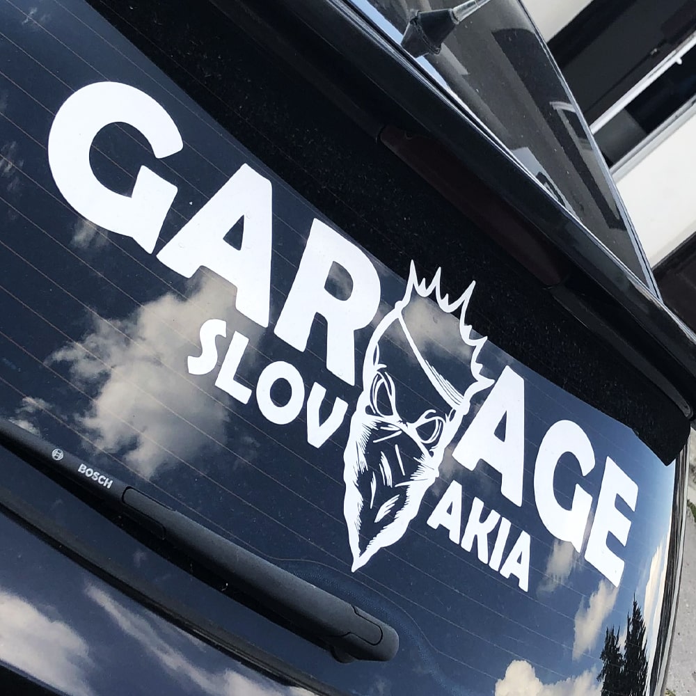 Biela nálepka na auto garage slovakia